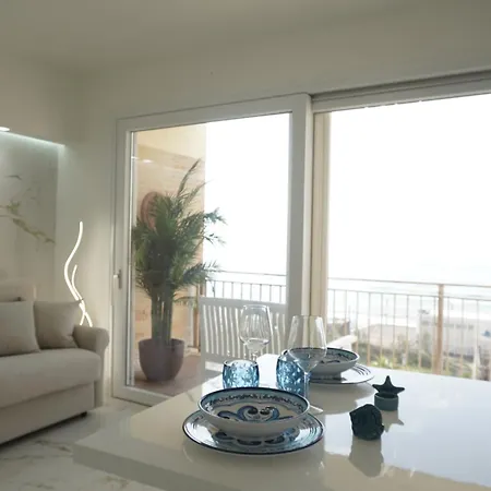 Frontemare Apartment *